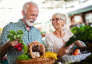 couple shopping for healthy foods